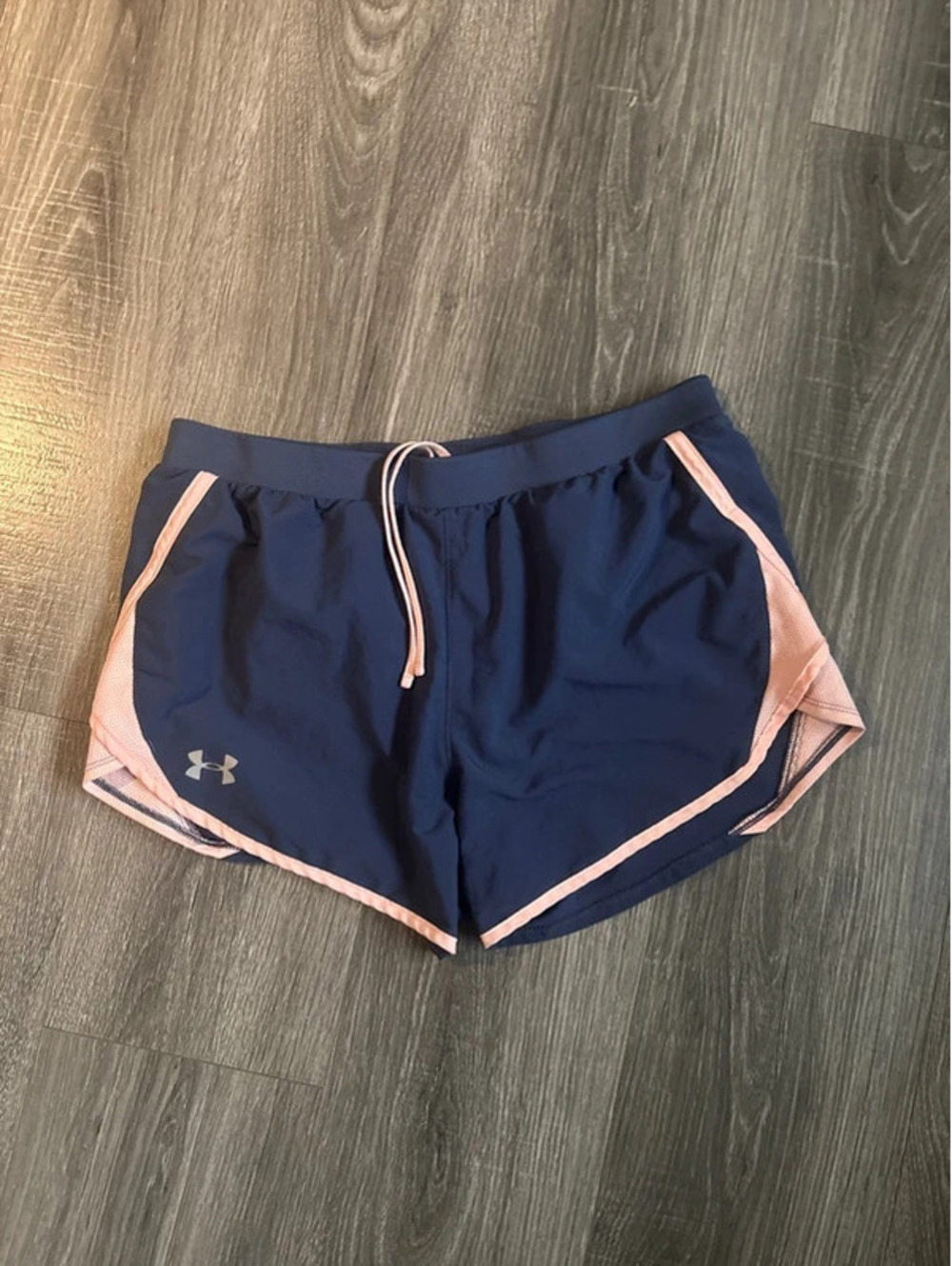 Under armor size medium athletic shorts
